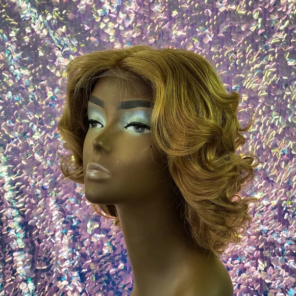 Center Part Bob - Picture 4 of 4